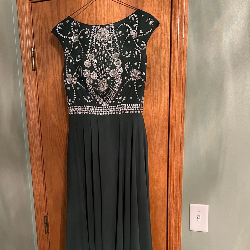 Emerald Green A-Line Embellished Chiffon Short Sleeved Long Prom Dress Size 4